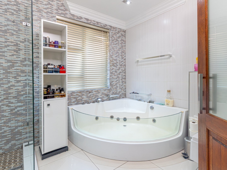 To Let 6 Bedroom Property for Rent in Pecanwood Estate North West